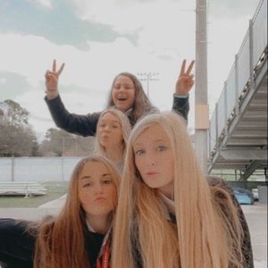 Meet your Posher, Claire